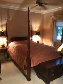 Queen size four poster bed