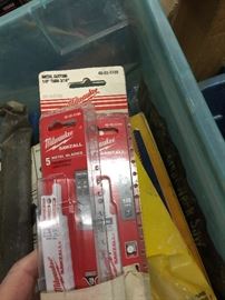 Smaller saw blades in packages