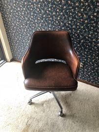 ONE OF A SET OF 4 MIDCENTURY DINETTE CHAIRS ON CASTORS