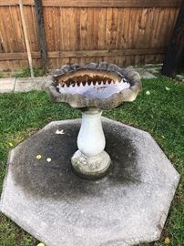 WONDERFUL CONCRETE BIRD BATH