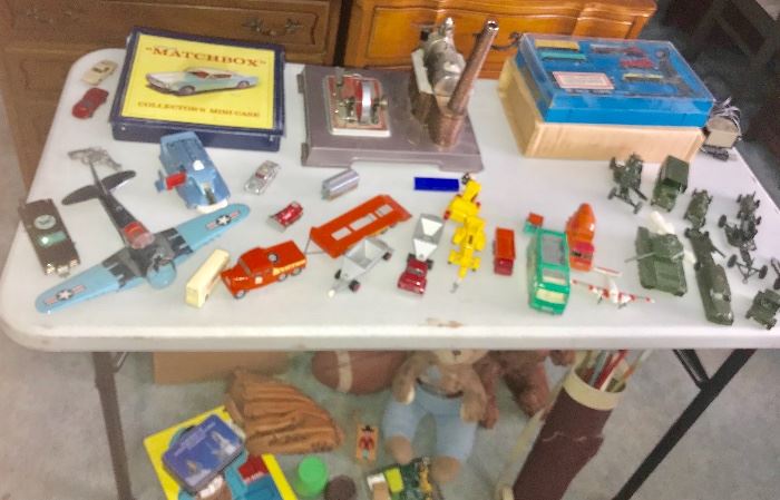 Old Matchbox, Hot Wheels and Tootsie Toys, Bachmann N gauge 