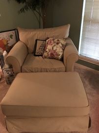 Oversized chair with ottoman