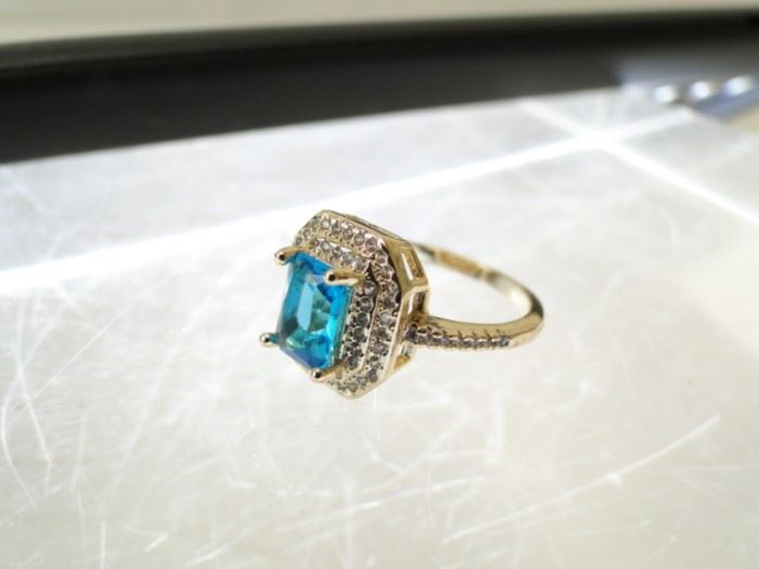 Size 8 Gold Ring with Rectangular Topaz Sapphire
