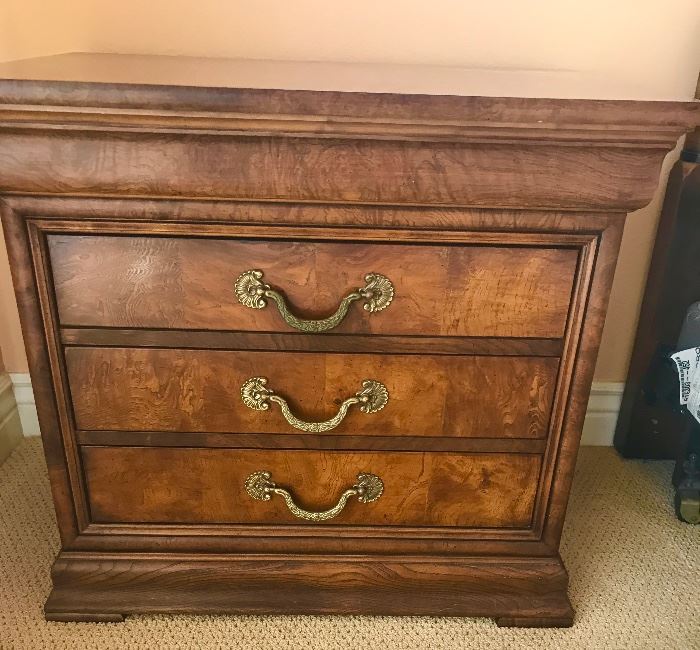 Matching pair Henredon end tables or nightstands