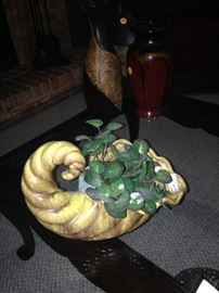 Cornucopia planter