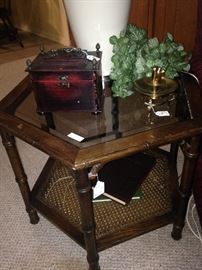 Hexagon shape 2-tier glass top table