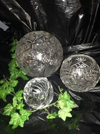 Varied sizes of rose bowls