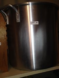 Large cooking pot