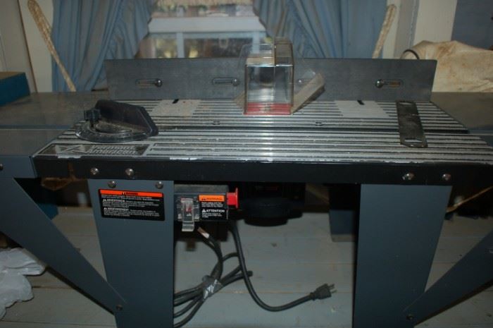 Vermont American Router with tableo