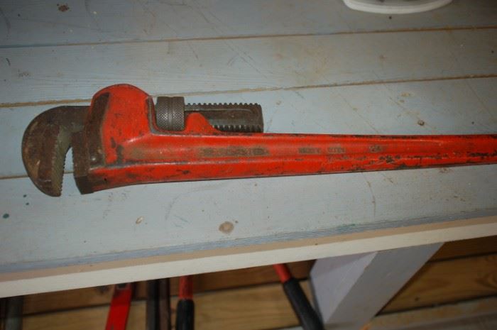 Large pipe wrench