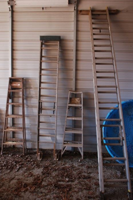Several sizes of ladders and types