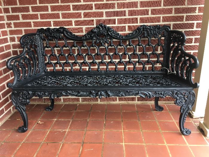 Old South garden bench - reproduction of bench in White House Rose Garden