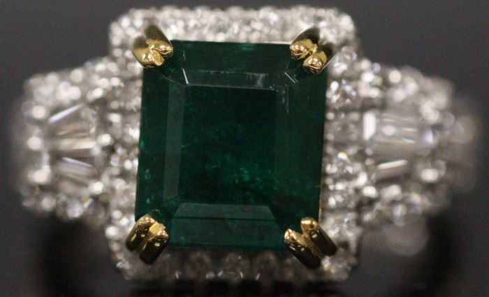 LOT #7192 - GREEN EMERALD & DIAMOND 18KT WHITE GOLD RING