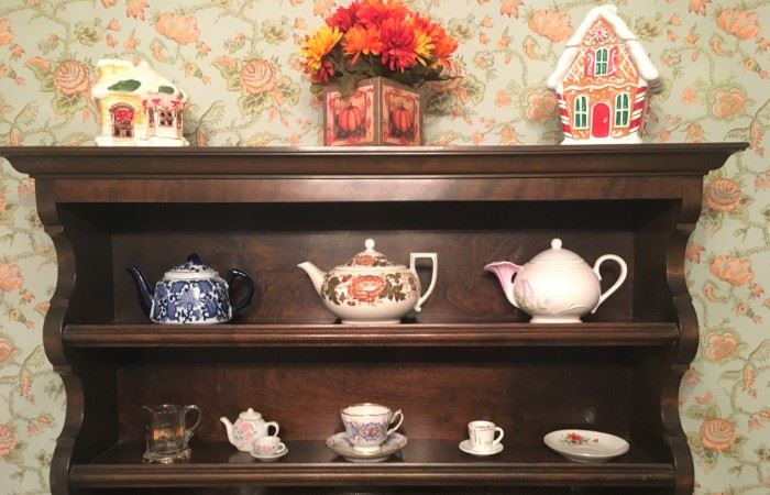 teapots and cups