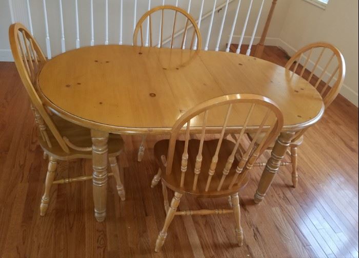 Pine Dinette Set w/4 Chairs