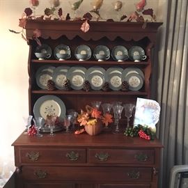 Hutch and beautiful set for dinnerware