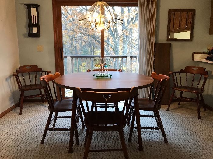 maple table with 2 leaves and 6 chairs