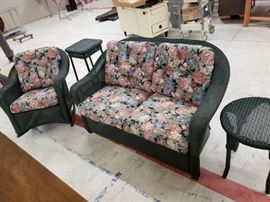 "Lloyd Flanders" outdoor furniture, four pieces with cushions in excellent condition