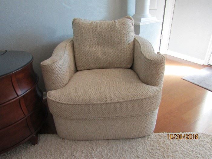 MATCHING SWIVEL CHAIR.. BERNHARDT
