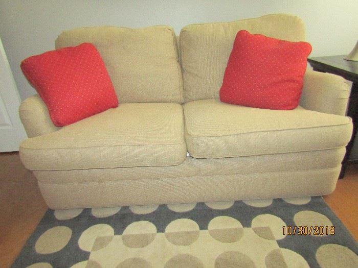 LOVE SEAT BY SHERRILL .. 60X36X32