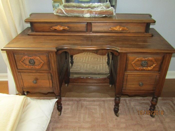 ANTIQUE MAKE-UP ENSEMBLE TABLE, BENCH AND MIRROR.. MIRROR IS 38" TABLE IS 42X17X28, BENCH IS 22X13X18