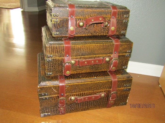 3 STACK ALIGATOR LUGGAGE PIECE.. ACCENT PIECE