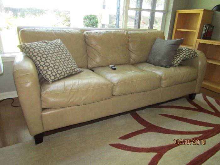 3 CUSHION LEATHER SOFA, REMOVABLE BACK AND SEAT.. 86X36X36.... PURCHASED AT ROBB AND STUCKY.. GORGEOUS PIECE..