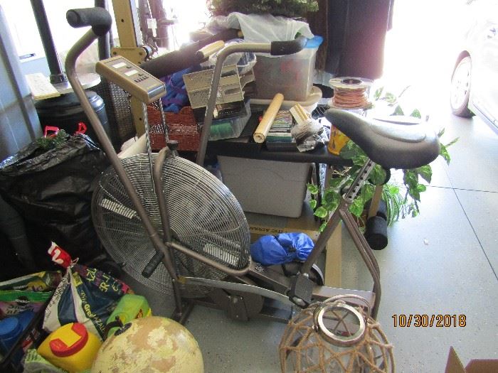 SCHWINN AIRDYNE EXERCISE BIKE.. STATIONERY EXERCISE