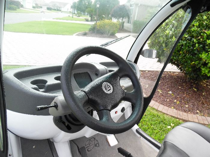 Adjustable steering wheel