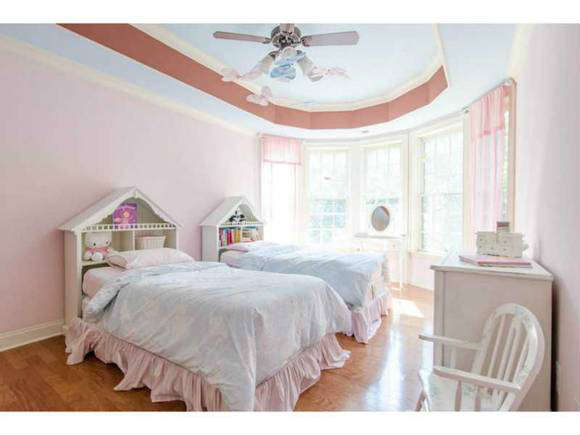 Beautiful girls bedroom furniture and decorative items, large toy room full of great toys including a wooden kitchen set with table chairs and appliances.