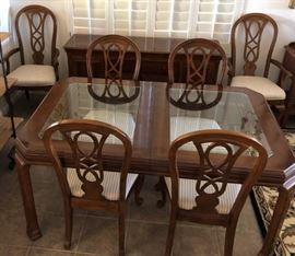 Gorgeous Dining Table w 4 Side Chairs and 2 Arm Chairs
