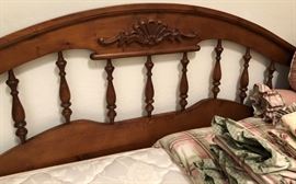 Beautiful Trundle Bed w all the accessories