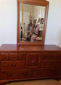 Ethan Allen Bedroom Country Crossings Red Maple 
Ethan Allen 4-Poster Queen Bed 
Ethan Allen Dresser w Mirror 
Ethan Allen Nightstand (2 Doors/1 Drawer) 
Ethan Allen Nightstand 1 Drawer
