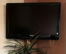 32" Phillips TV 
