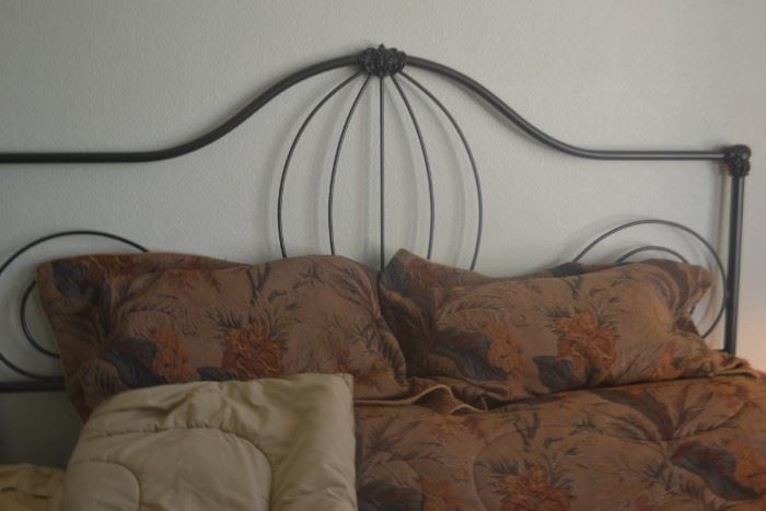 KING HEADBOARD AND LINENS