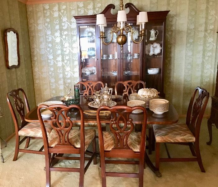 Kittinger Double Pedestal Table with 2 Leaves,  Beautiful Set of Six  Mahogany Chairs - Chandelier is not for sale.