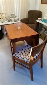 Drop leaf dining table with 4 chairs