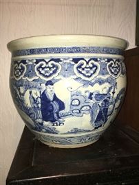 Antique Chinese Blue & White Vase.( large)