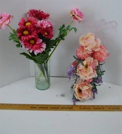 Misc Faux Flower Arrangement In Vase w Wall Hangi ...