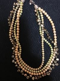 Fresh and cultured pearl necklace