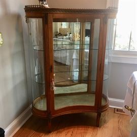 French kidney-shaped vitrine