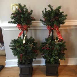 Holiday topiaries