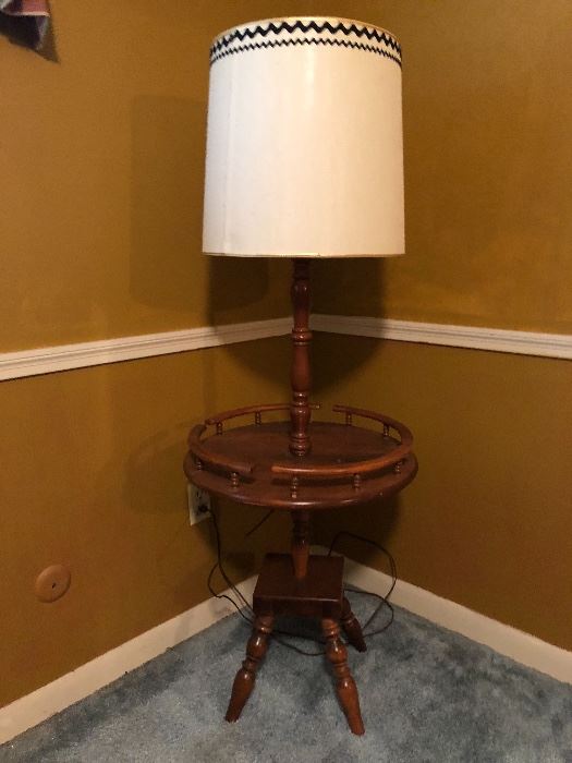 Vintage 1960's American Colonial style lamp table with original drum shade