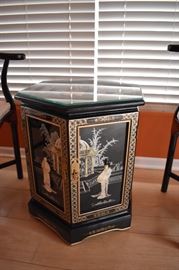 ORIENTAL ACCENT TABLE 