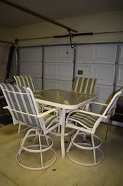BAR HEIGHT PATIO TABLE W/4 CHAIRS