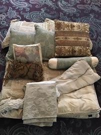 QueenSize Linens Ensemble