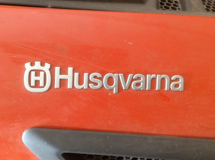 Husqvarna YTH 22V46 v-Hydrostatic 46-in Riding Lawn Mower 