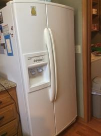 Kenmore Side-by-side Refrigerator/freezer with Ice-maker