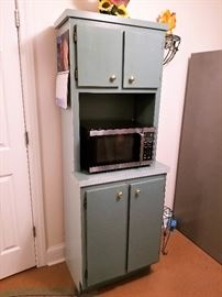 Microwave no included. Microwave is not for sale.