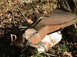 YARD ART EVERYWHERE.